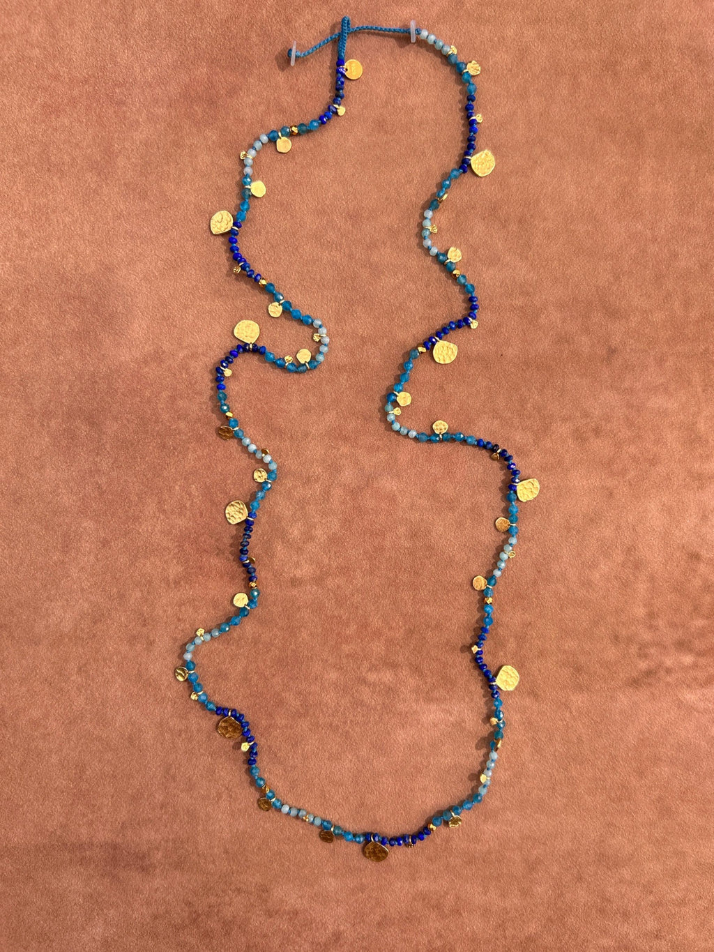 MANON Collier long tressé en lapis-lazuli et apatite