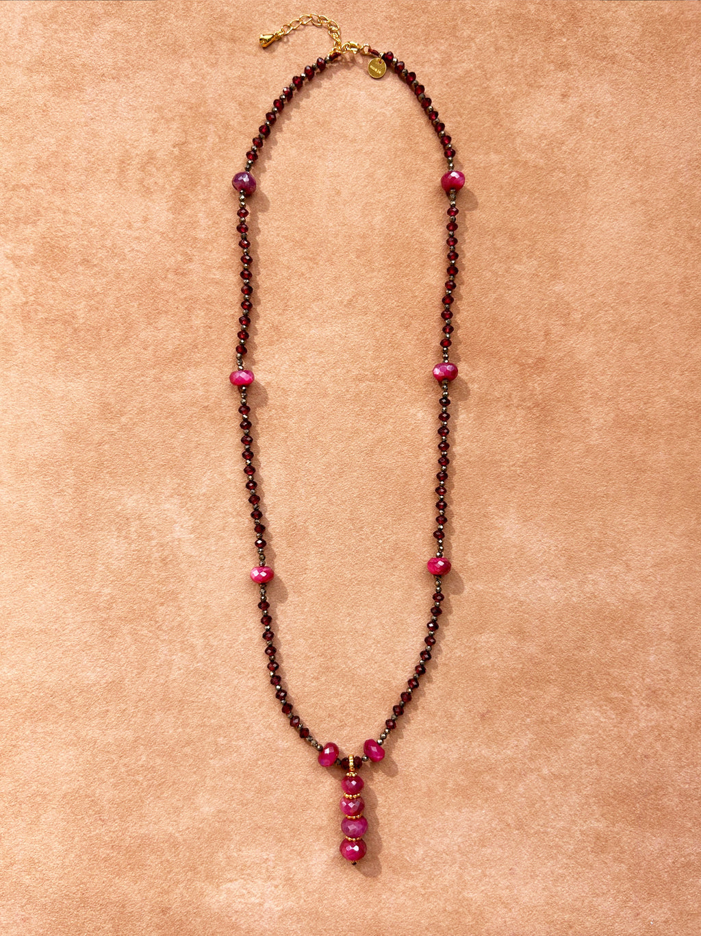 Collier en grenat, pyrite et pierre de lune rose