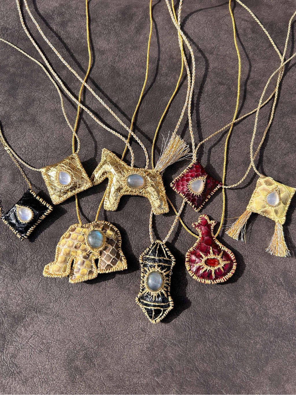 Collier en cuir véritable de la série cœur libre