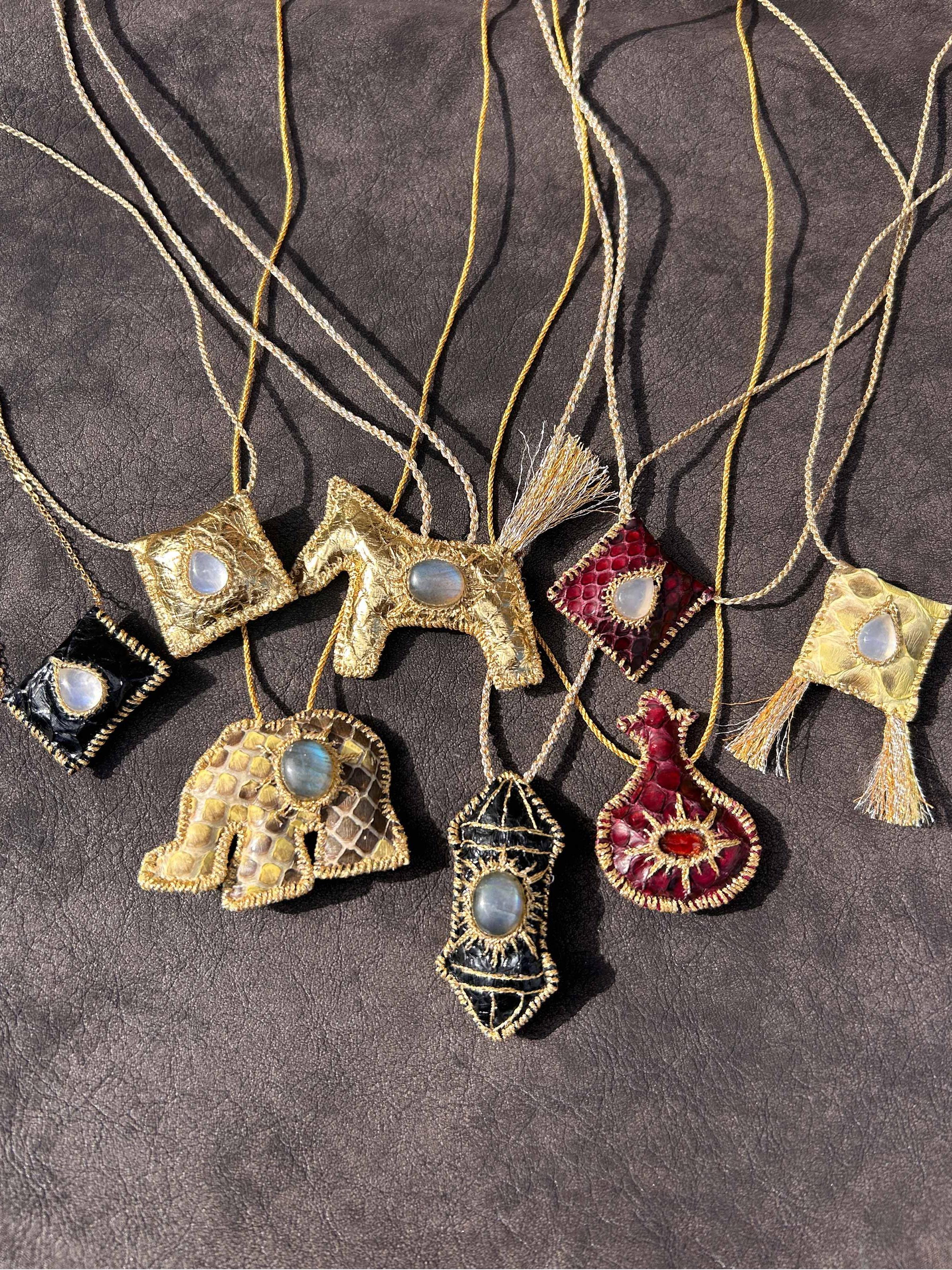 Collier en cuir véritable de la série cœur libre