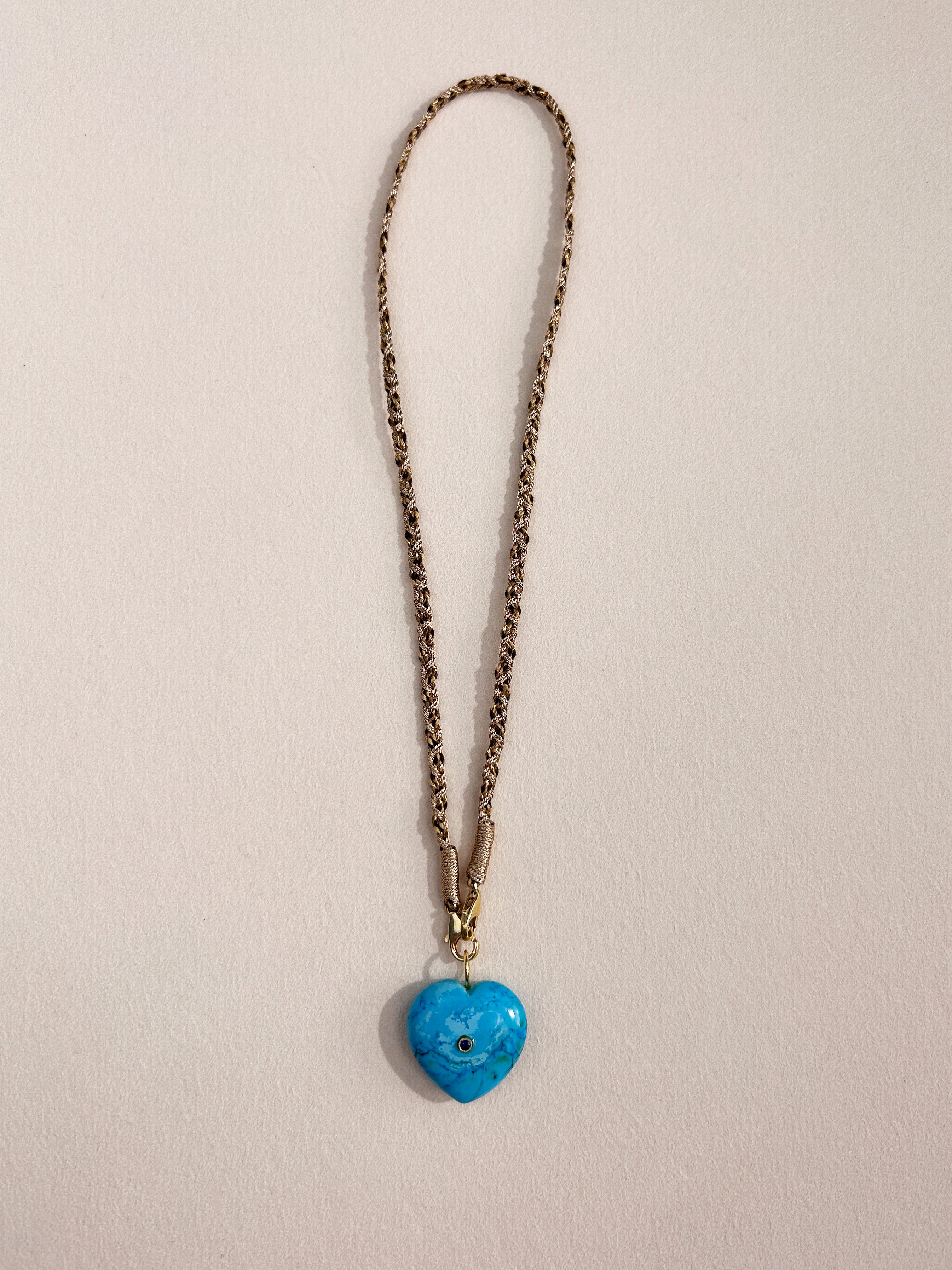 Collier tressé avec pendentif cœur en turquoise