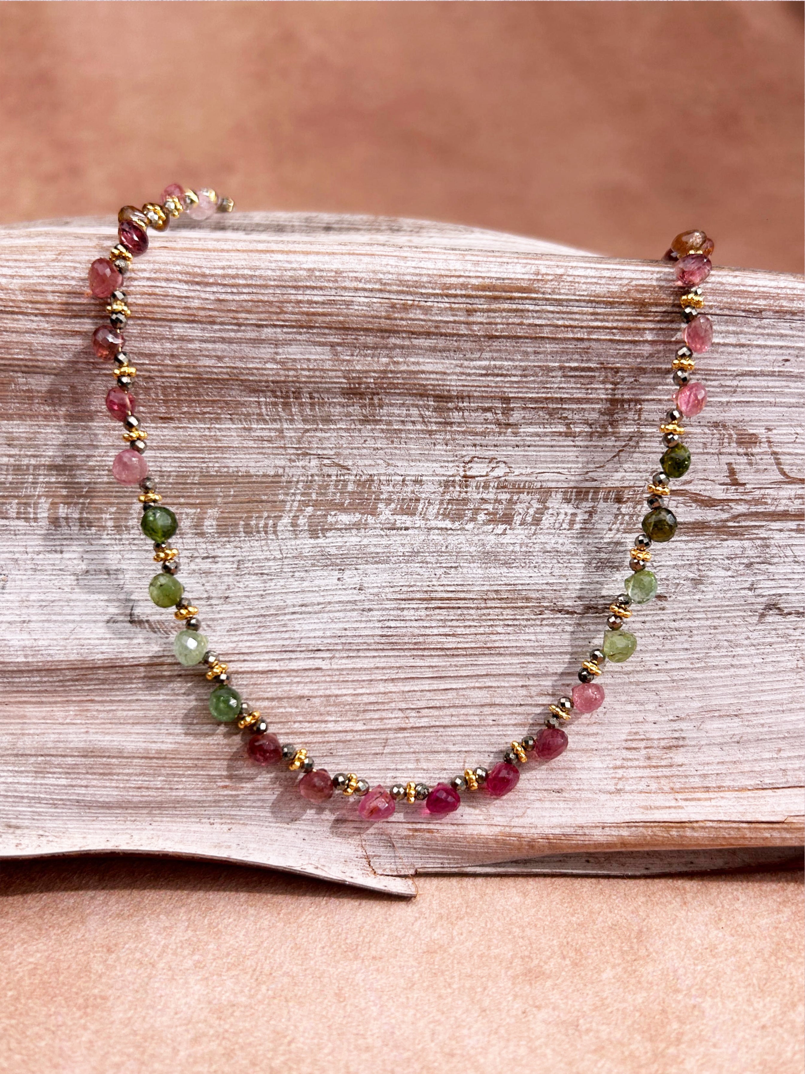 Collier en tourmaline colorée et pyrite