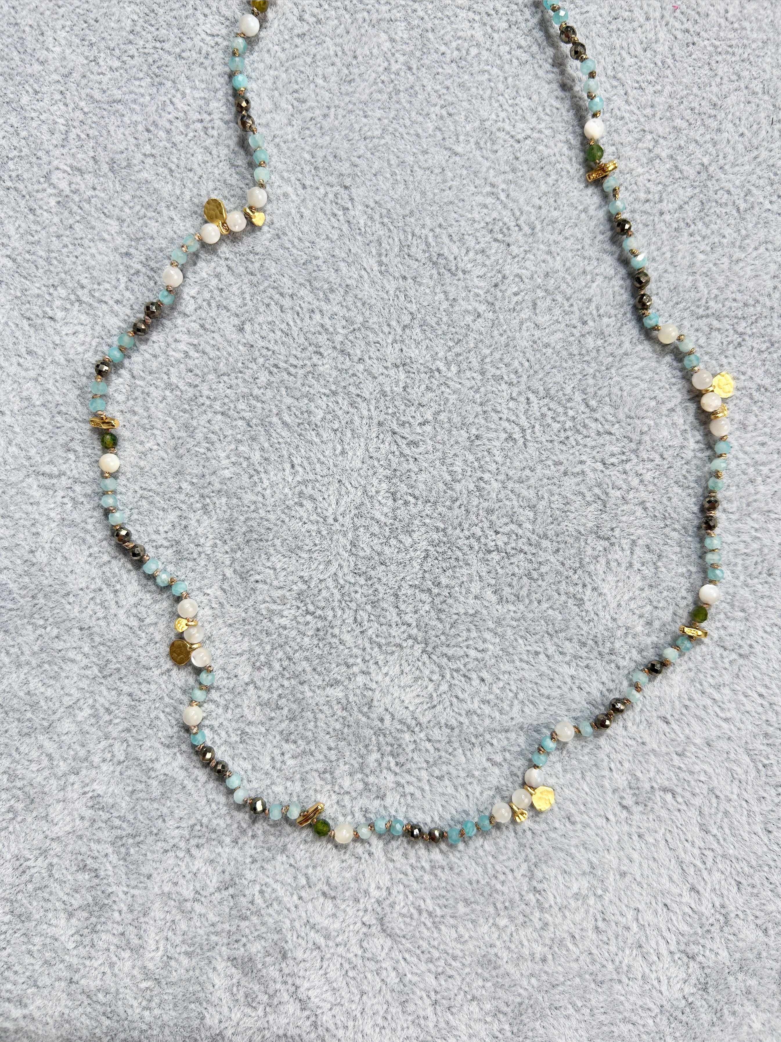 Collier tissé en pierre de lune et pierre d'aigue-marine