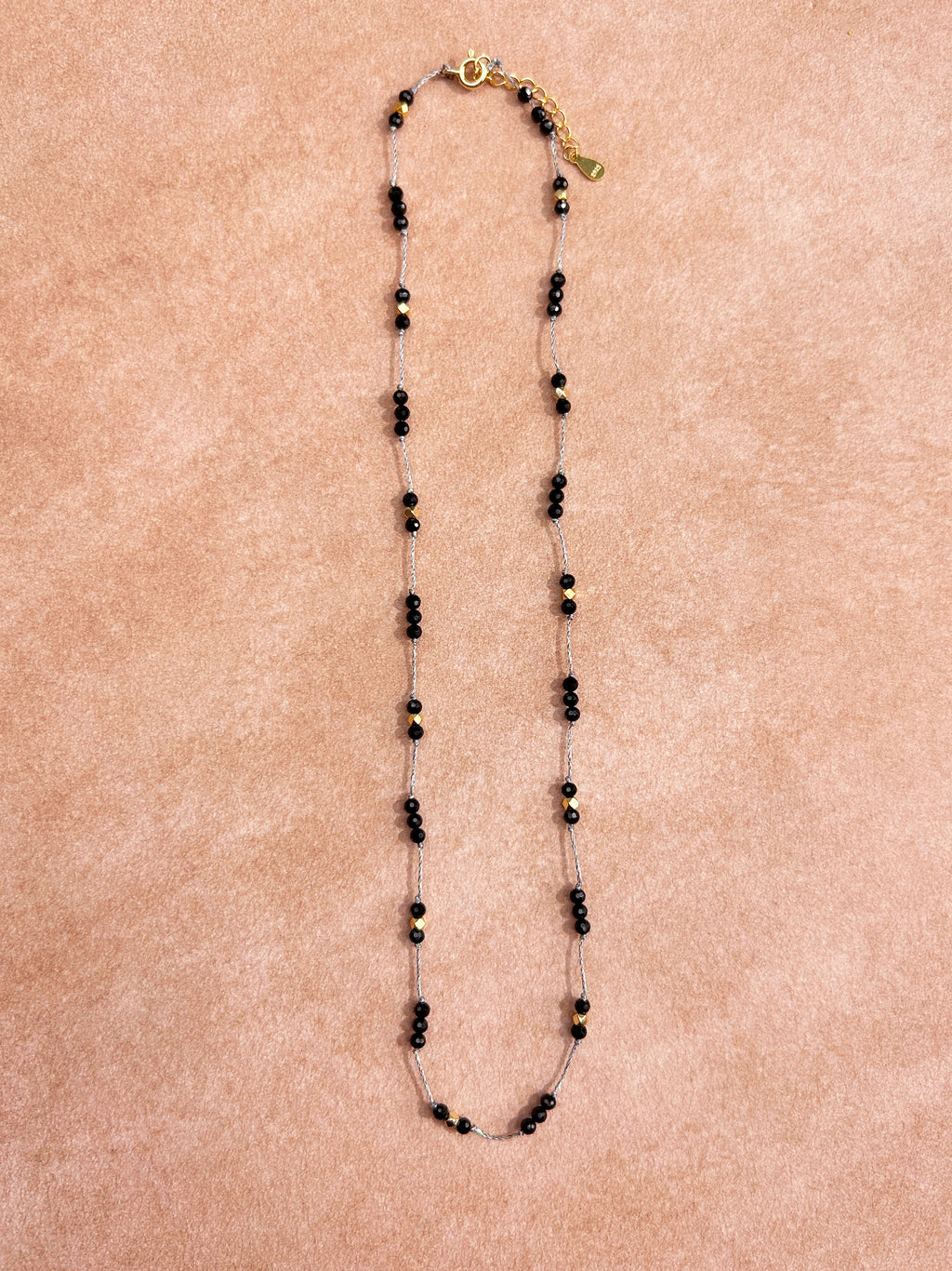 Collier tissé en cristal noir