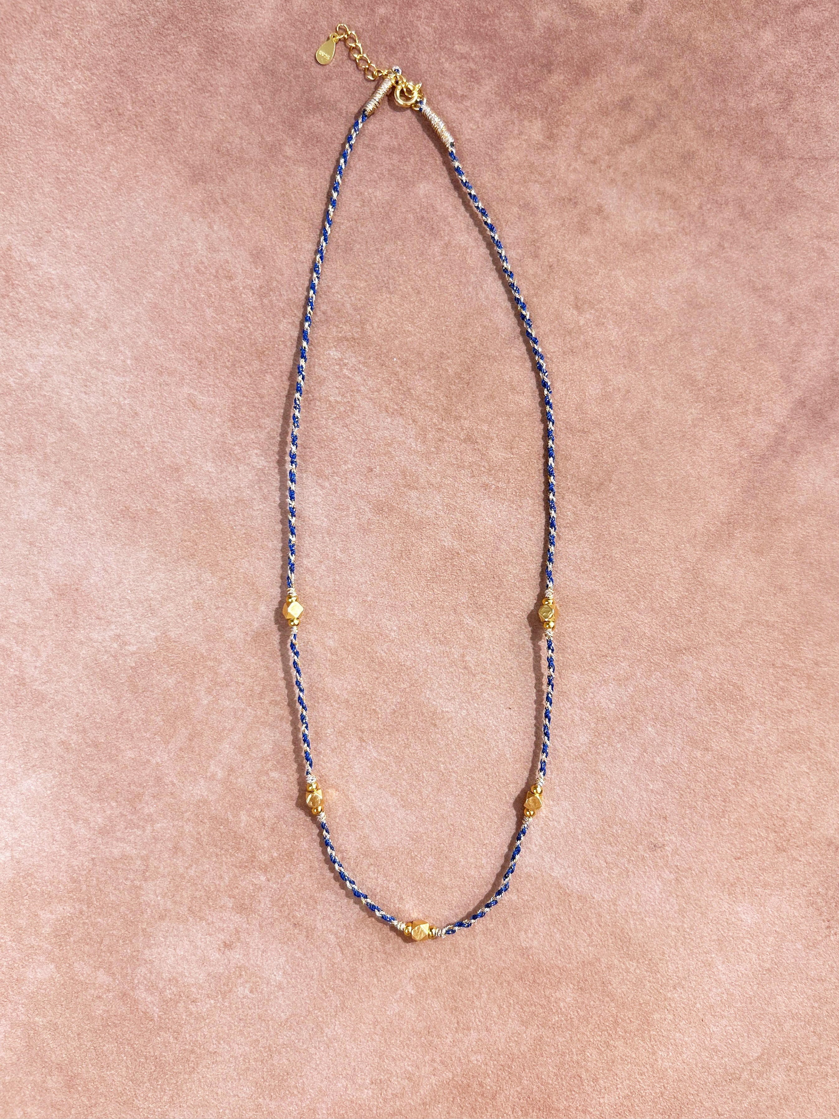 Collier en corde tressée bleu
