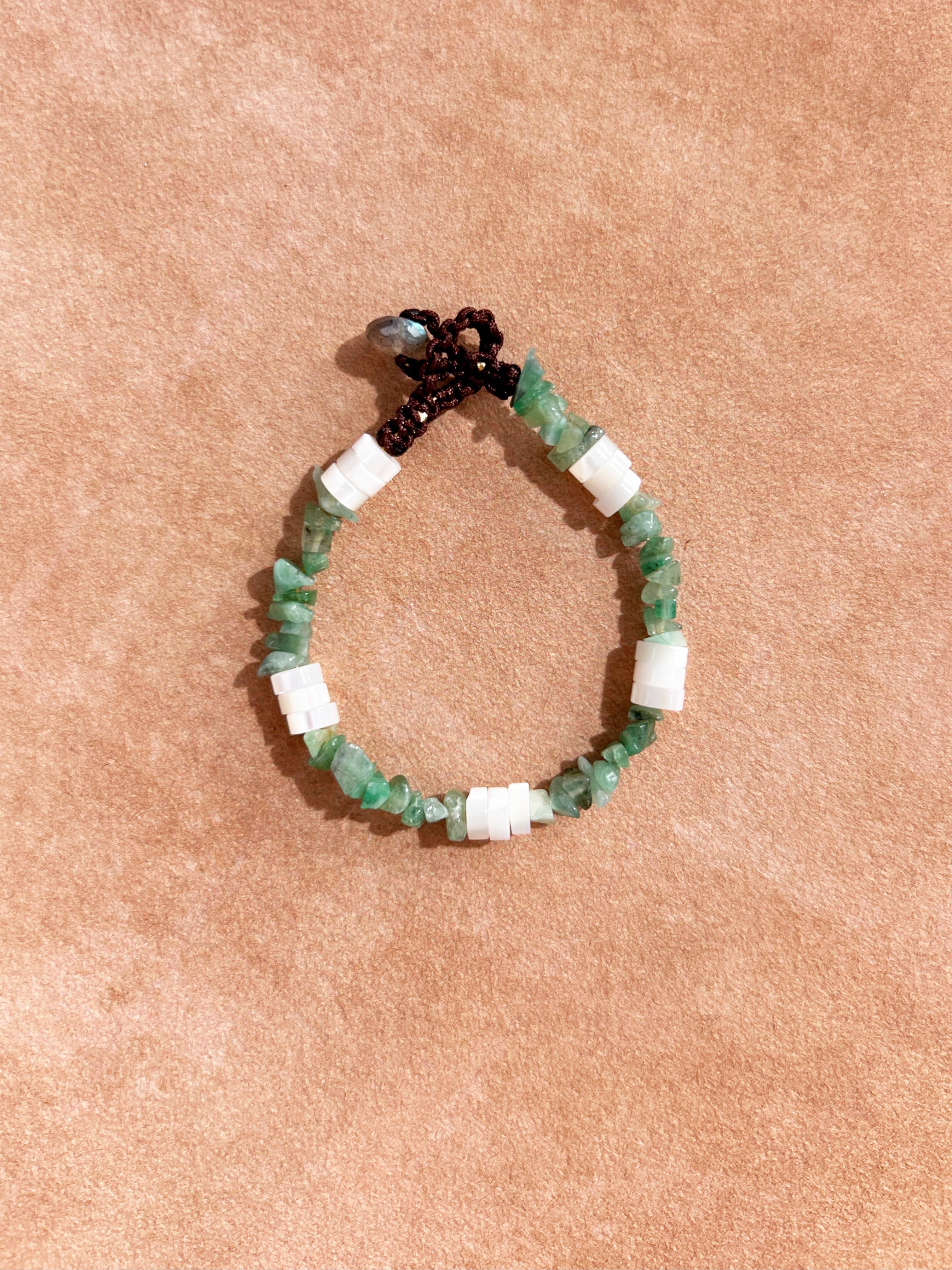 Bracelet en nacre et émeraude