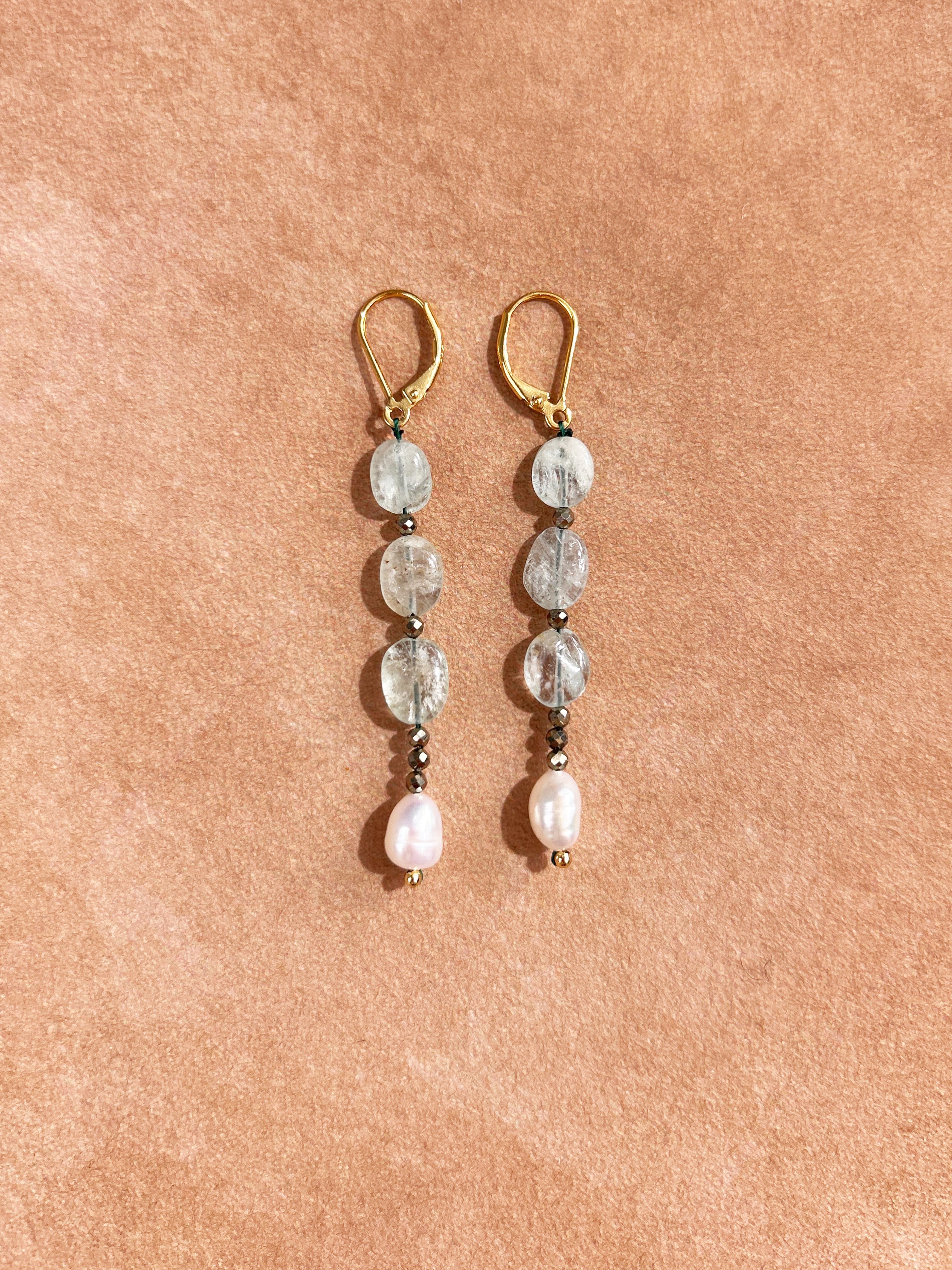 Boucles d'oreilles en aigue-marine, perle et pyrite
