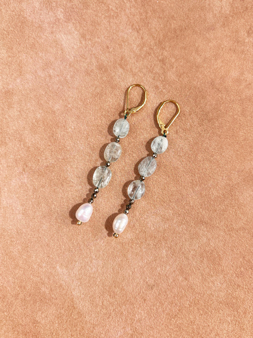 Boucles d'oreilles en aigue-marine, perle et pyrite