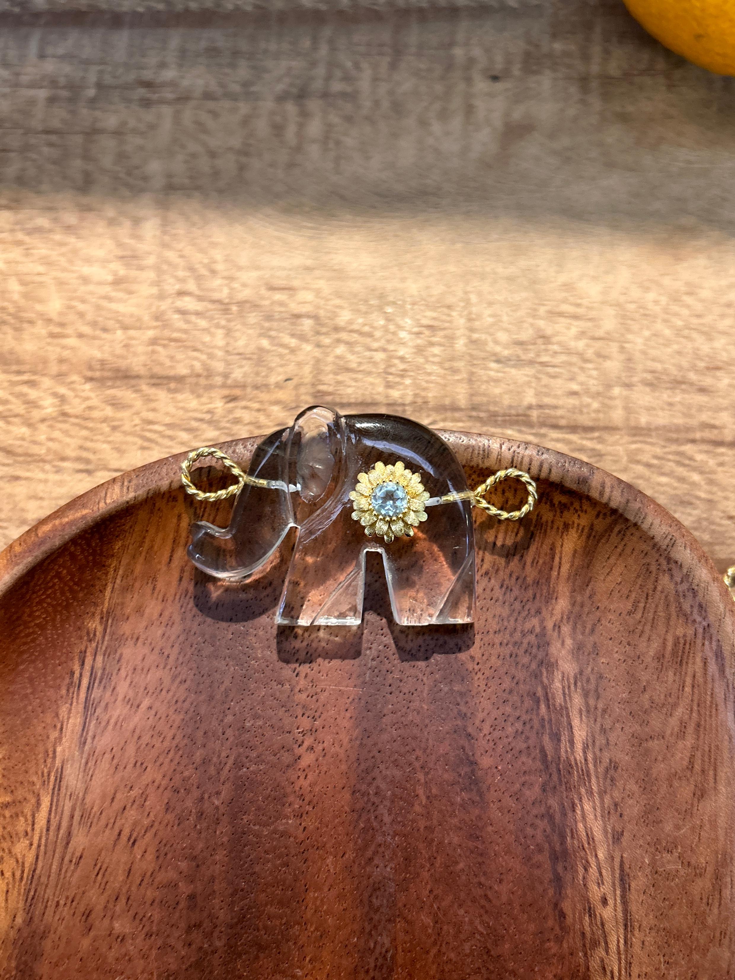 Pendentif petit éléphant spirituel sculpté à la main