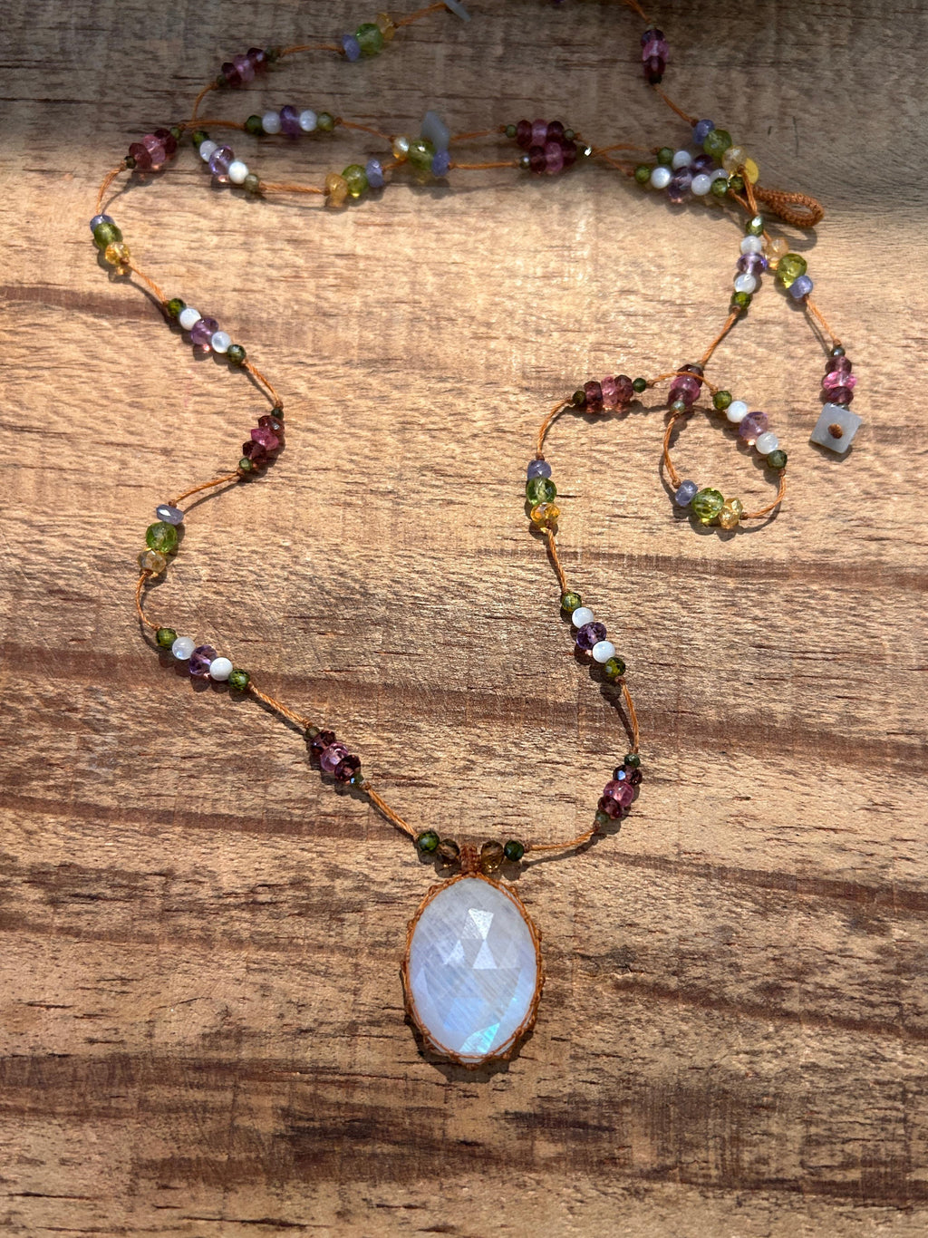 Collier de la série "Pierre de Chance"--Pierre de Lune (Blanche)