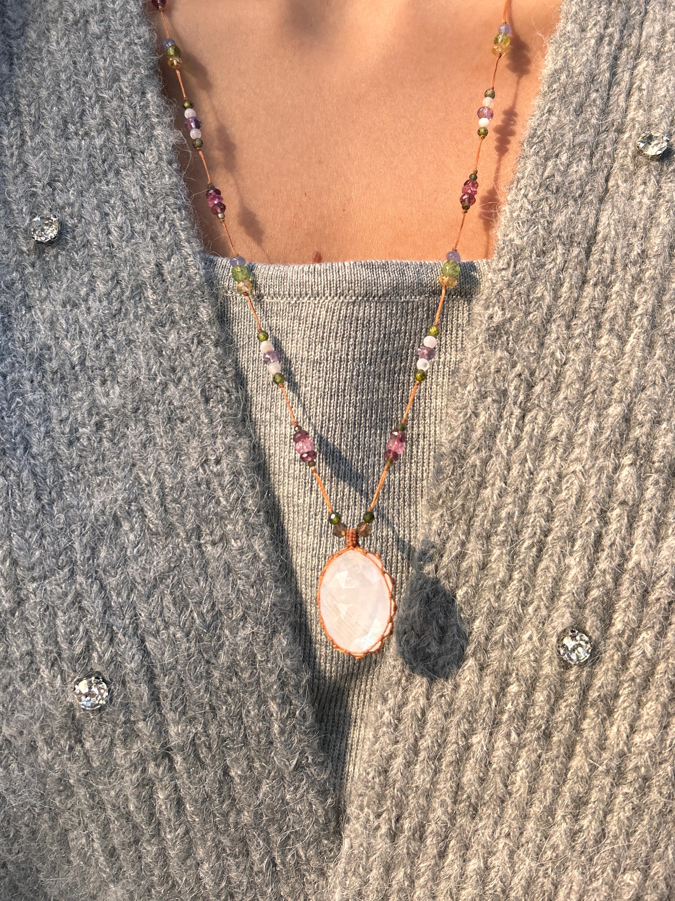 Collier de la série "Pierre de Chance"--Pierre de Lune (Blanche)