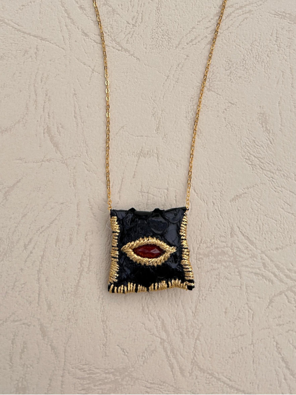 Collier en cuir véritable de la série cœur libre