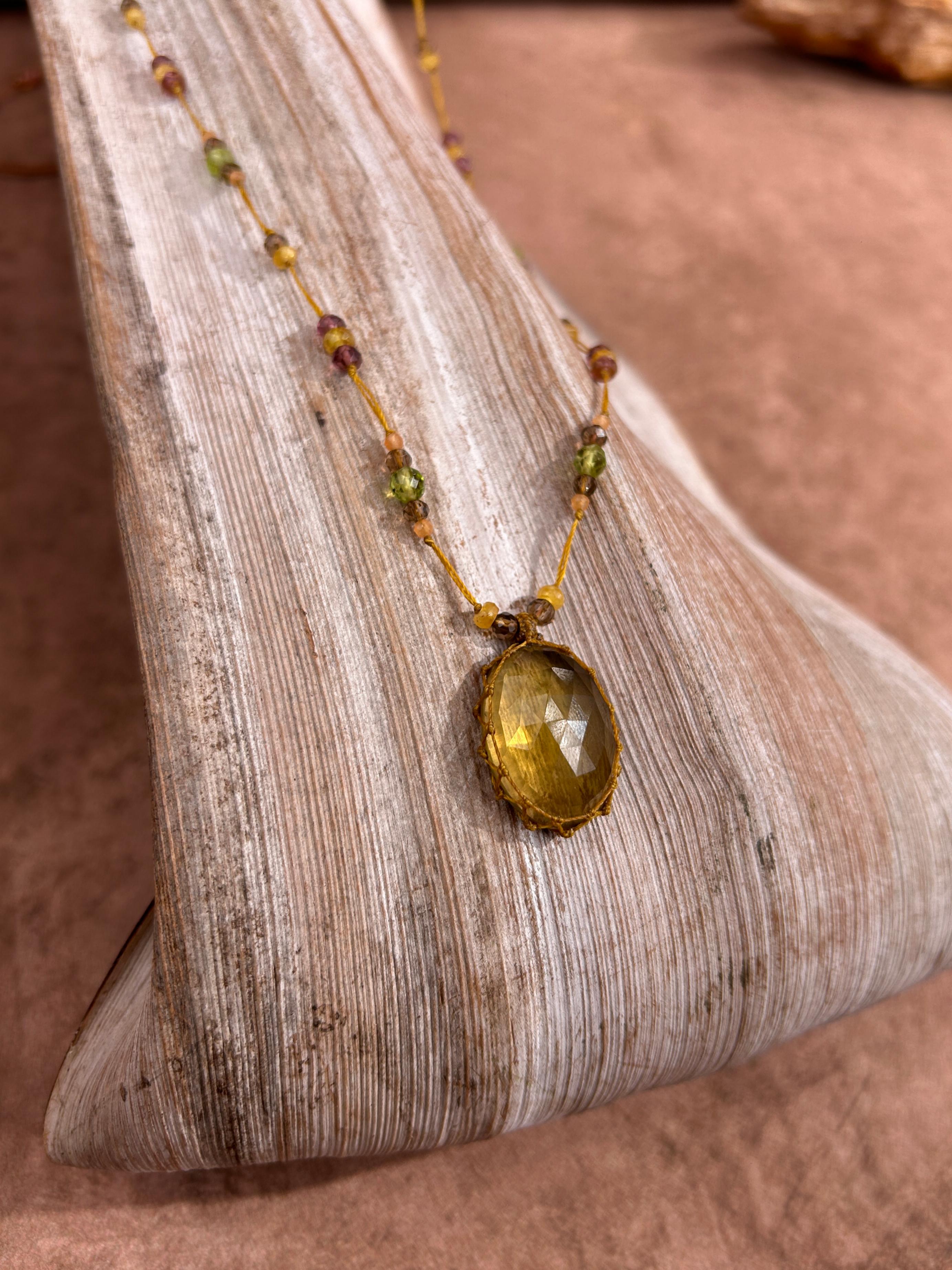 CHANCE Collier en pierres de whisky tressées