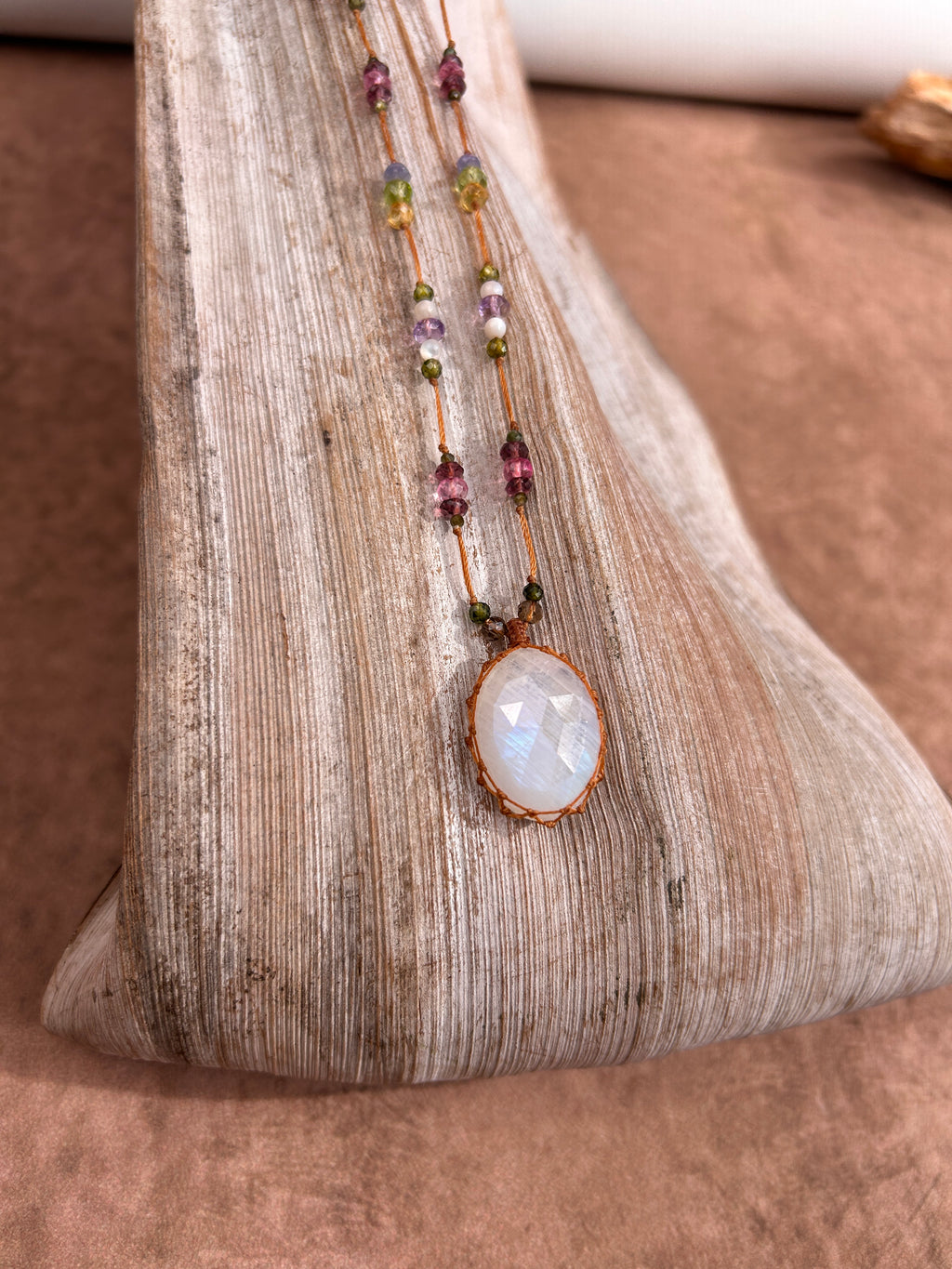 CHANCE Collier tissé en pierre de lumière lunaire blanche