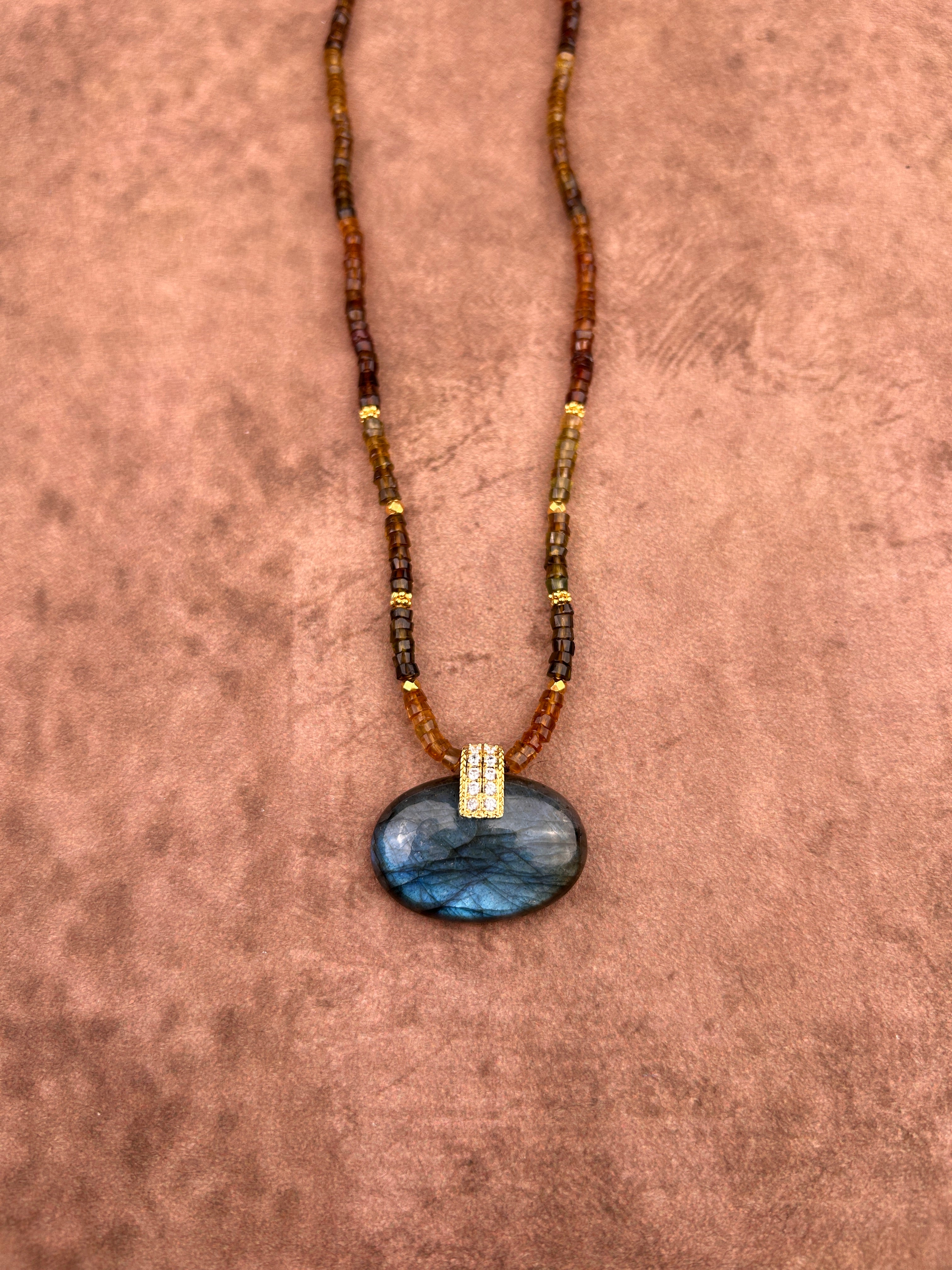 Collier de la série Vénus