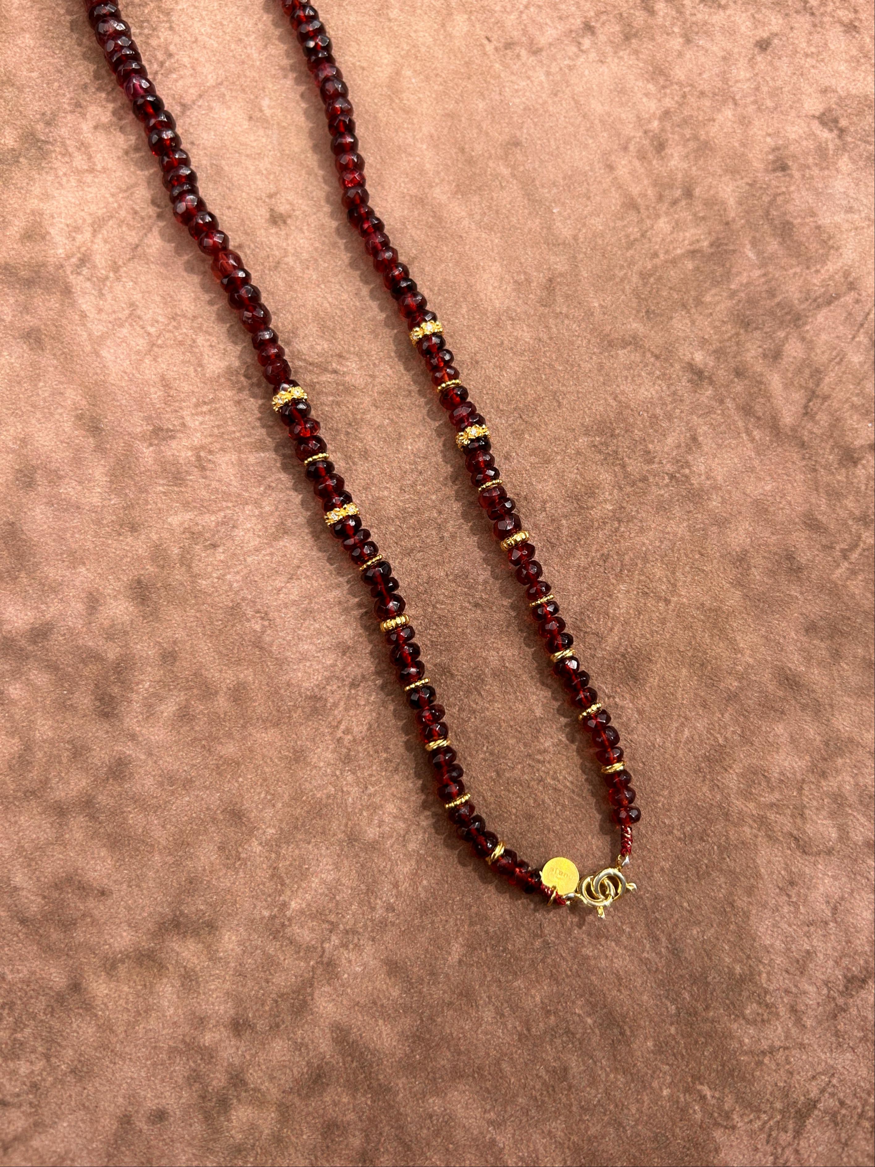 Collier simple en grenat naturel