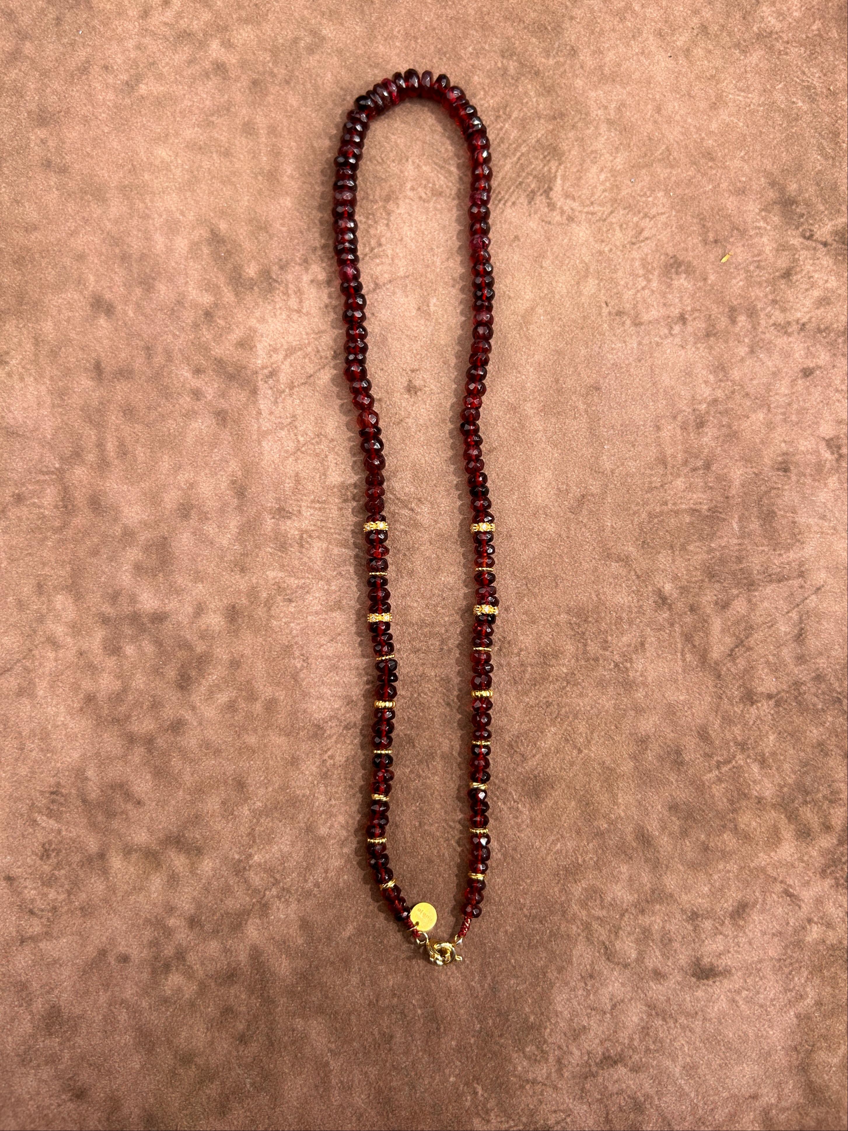 Collier simple en grenat naturel