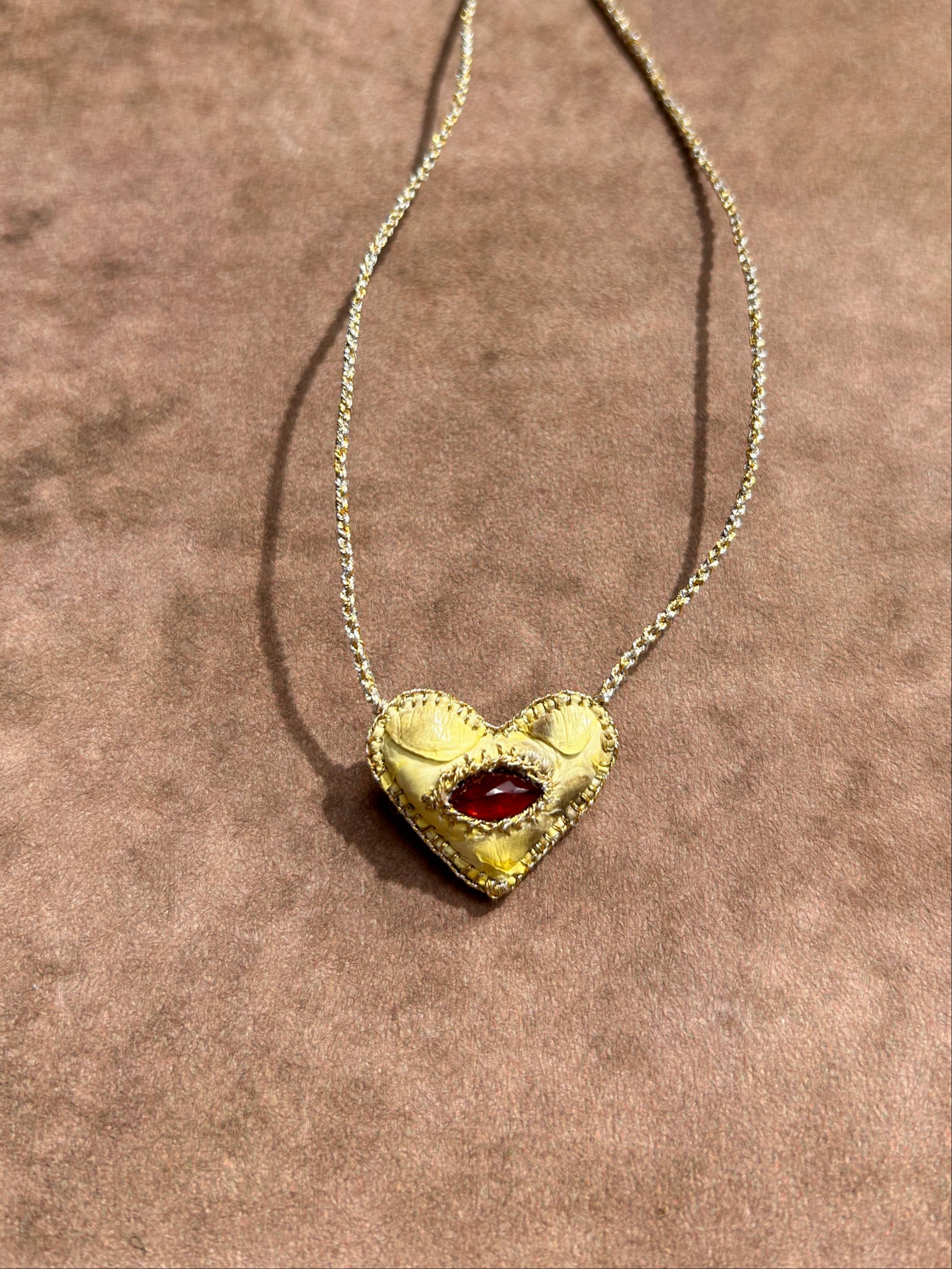 Cœur Libre Collier en grenat à cuir jaune