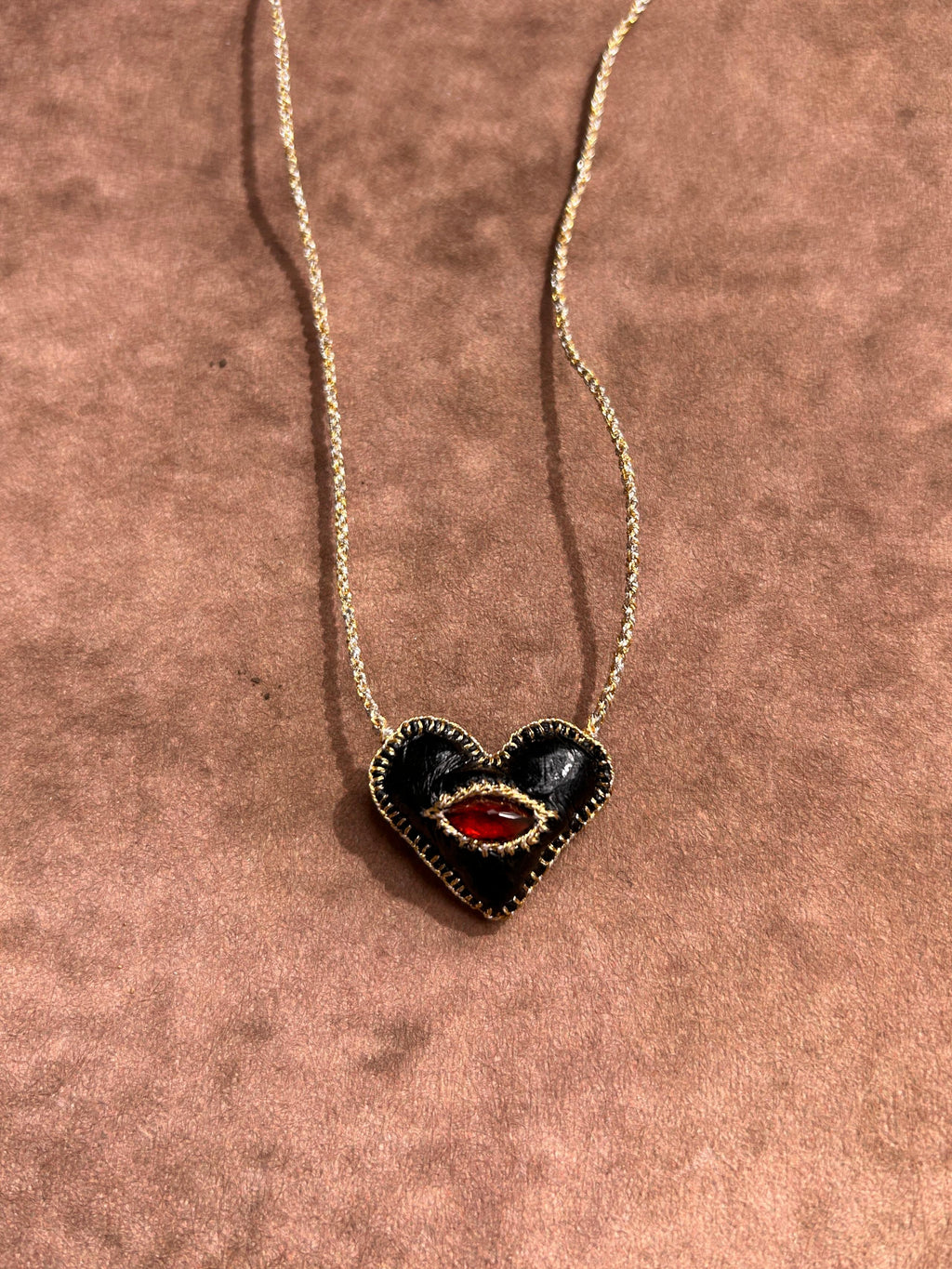 Cœur Libre Collier en cuir noir avec grenat