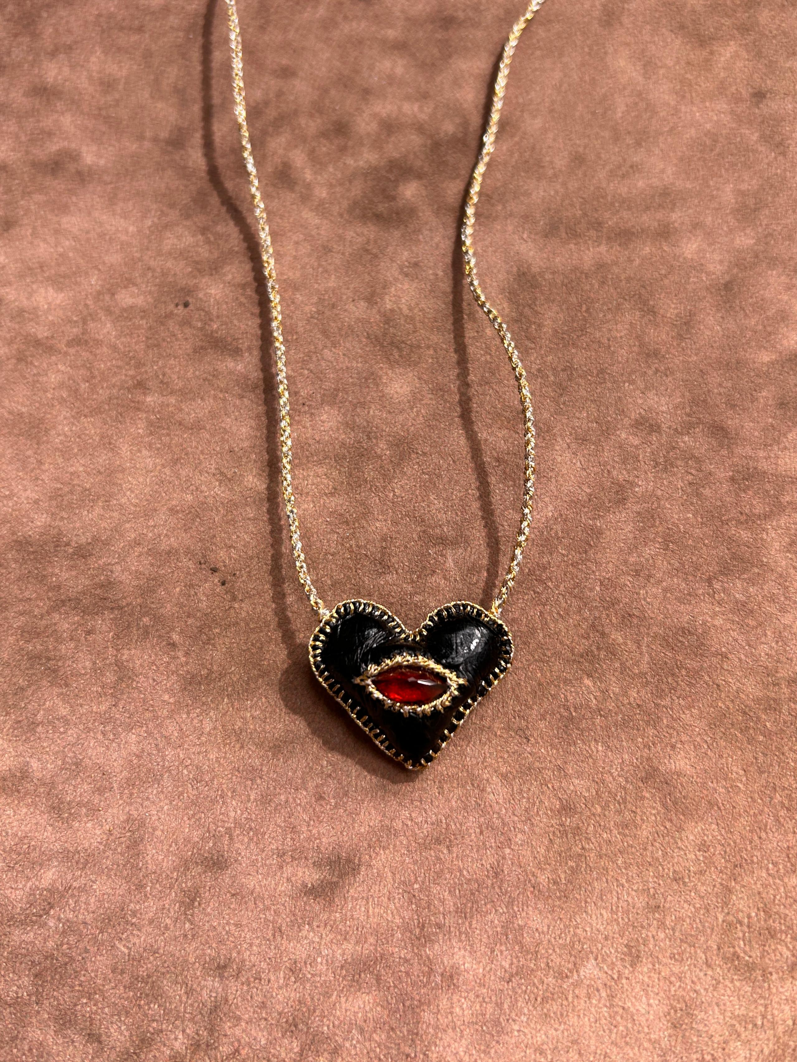 Cœur Libre Collier en cuir noir avec grenat