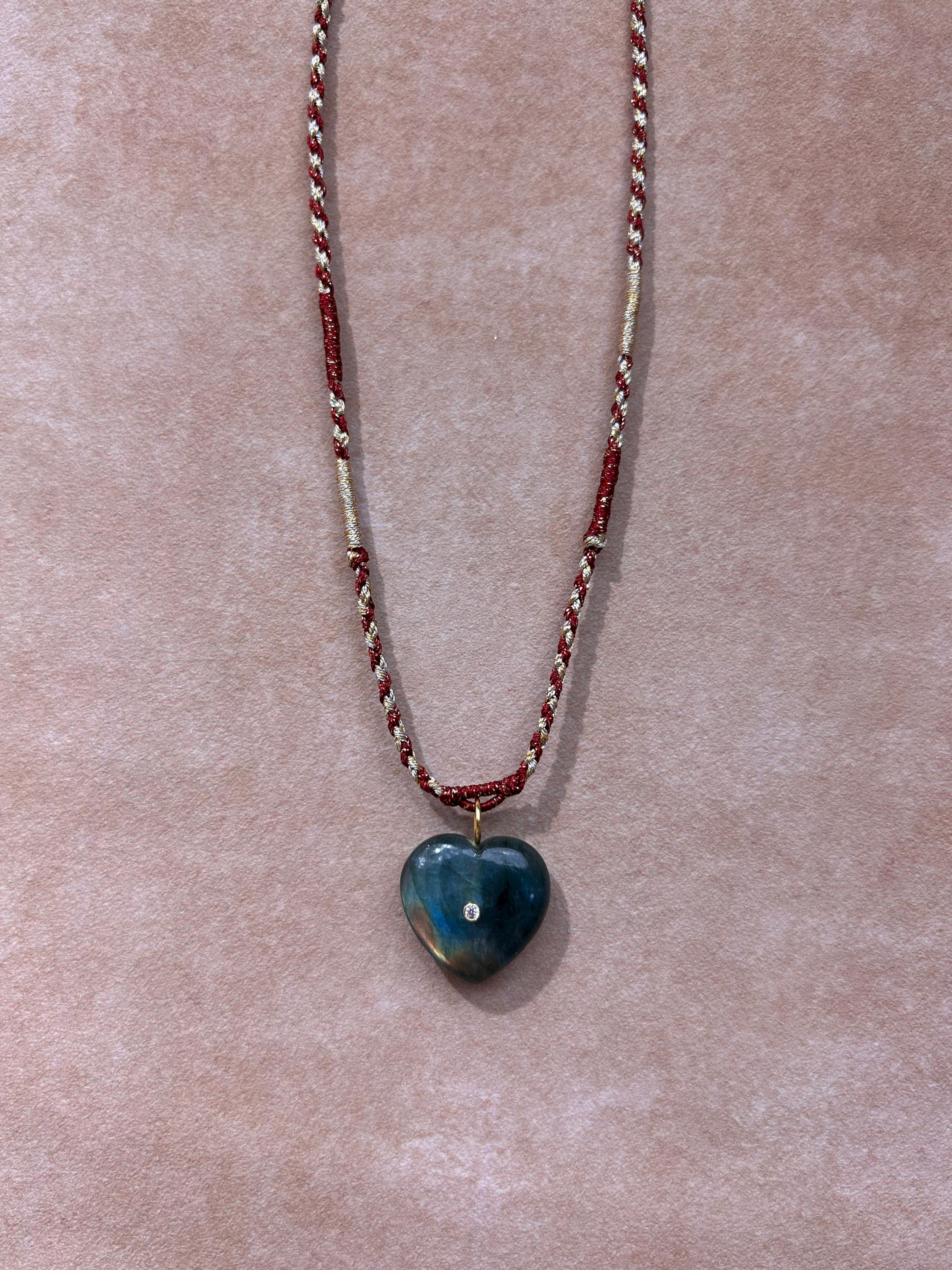 Collier en labradorite en forme de cœur tissé