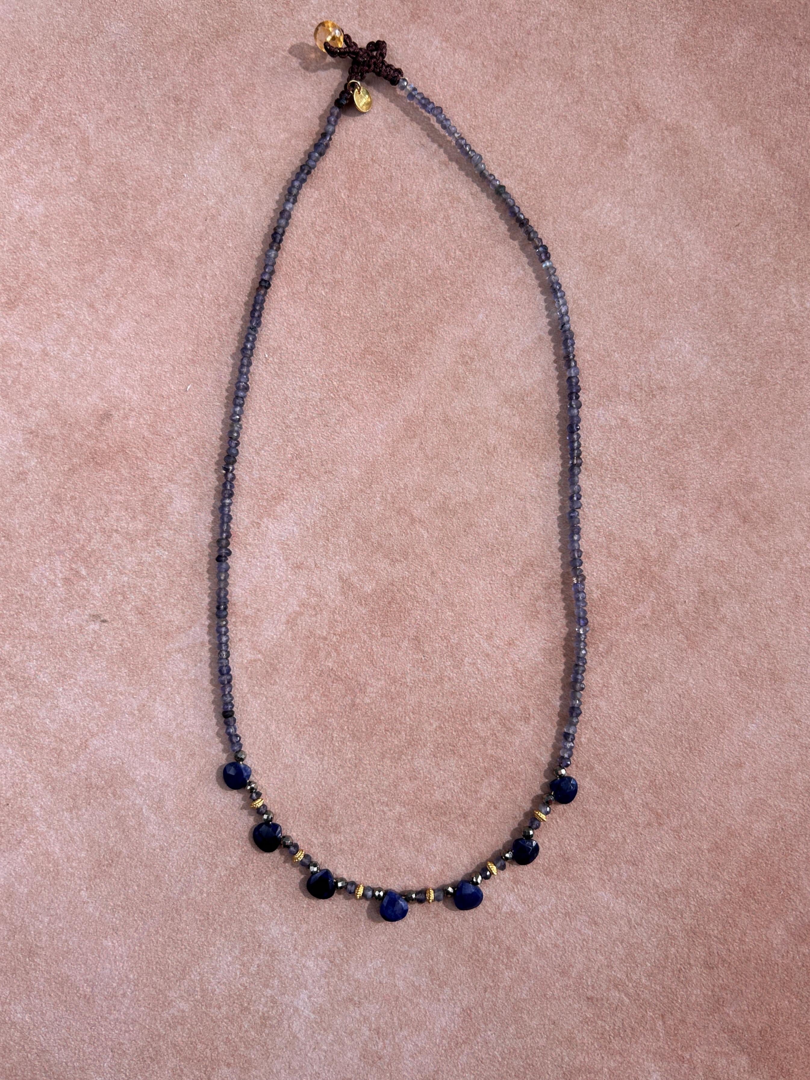 Collier en kyanite à veines bleues
