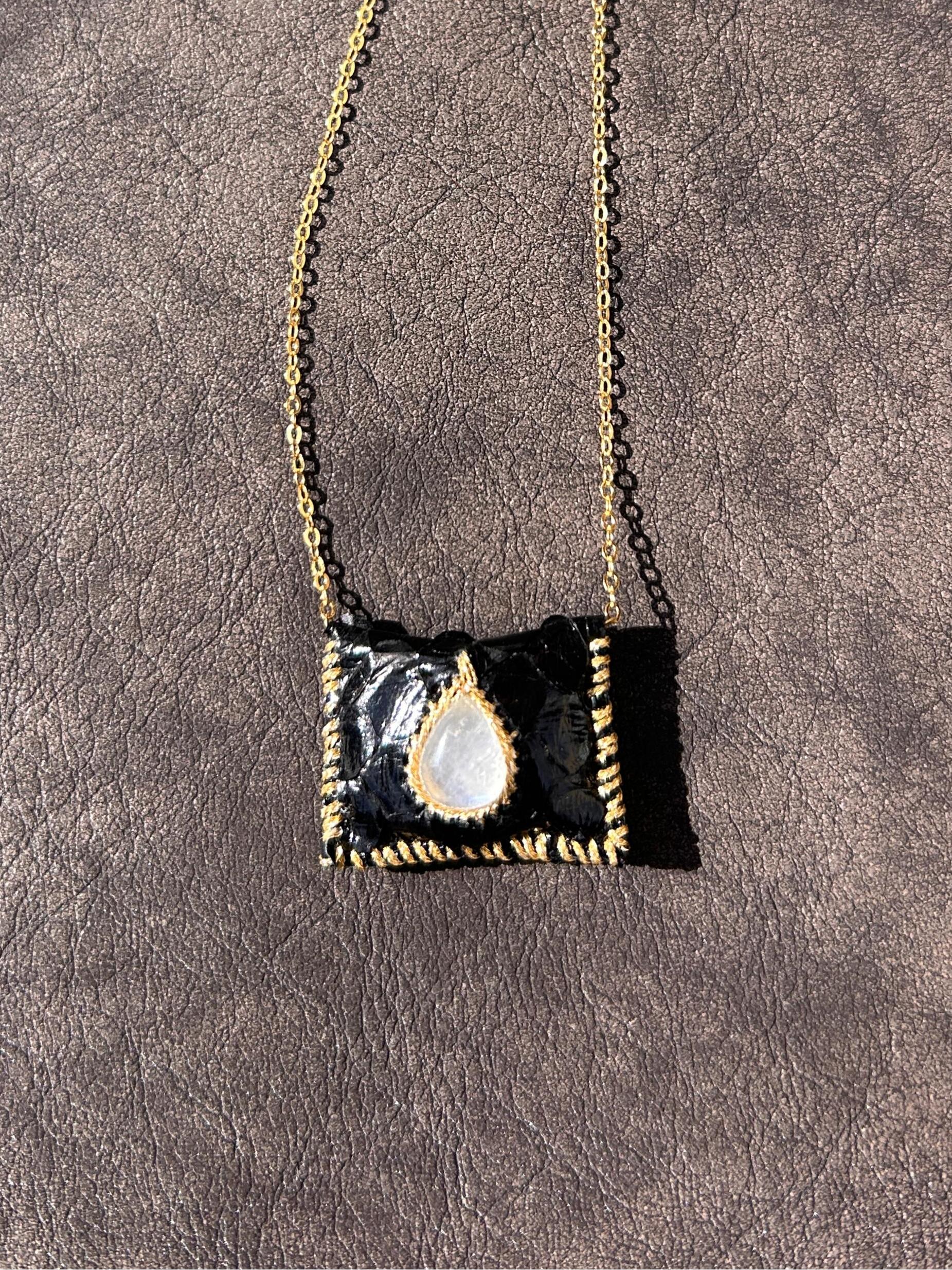 Collier en cuir véritable de la série cœur libre