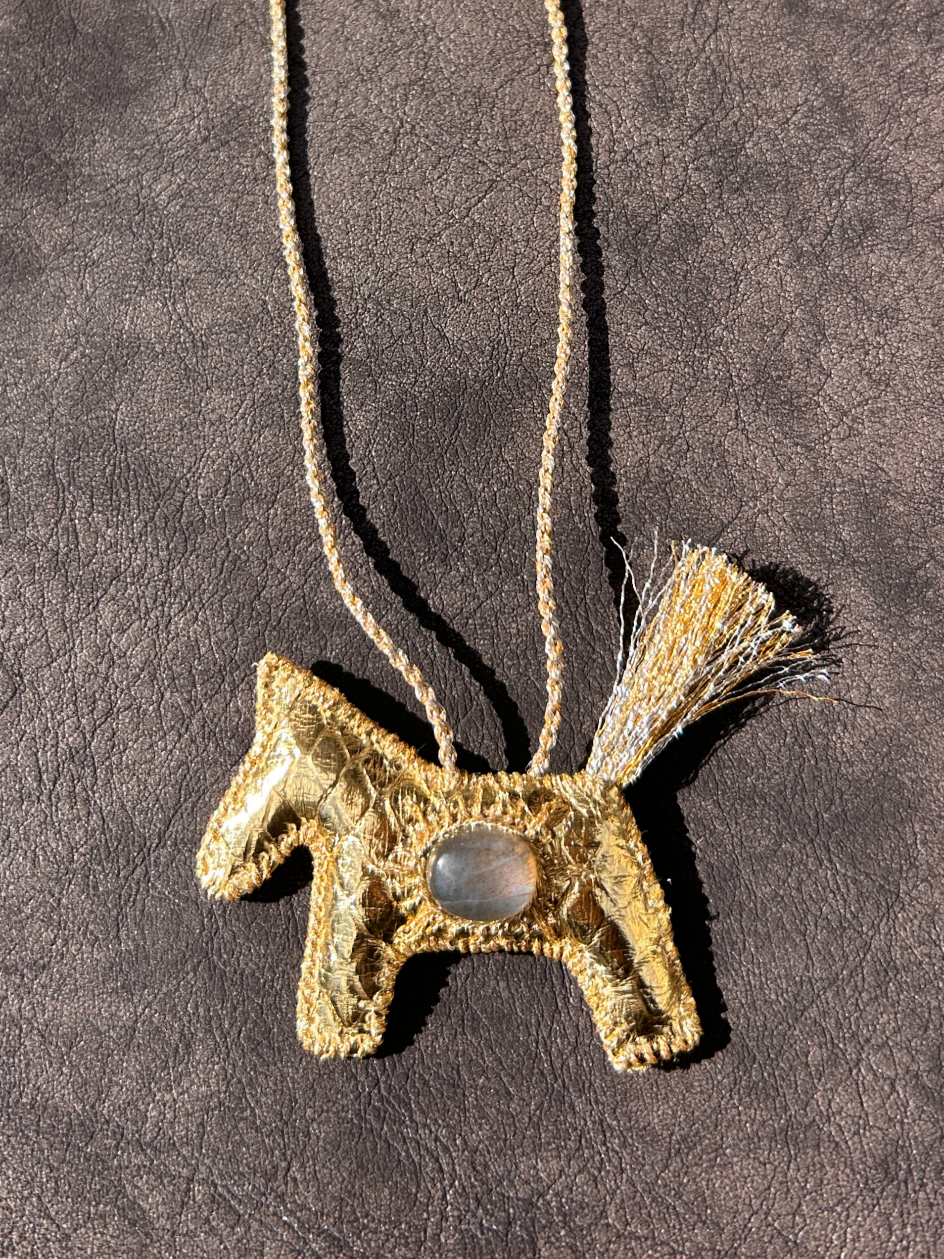 Collier en cuir véritable de la série cœur libre