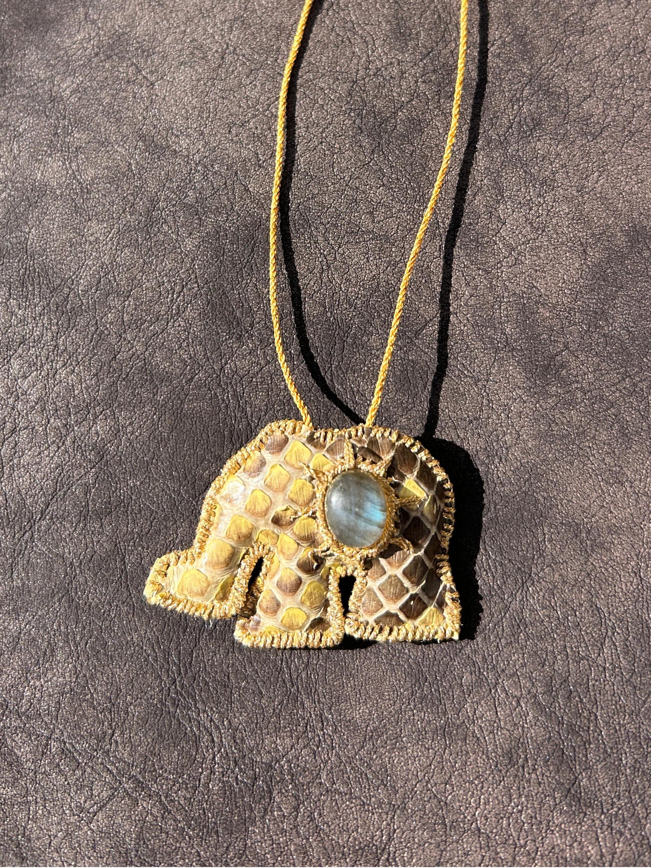 Collier en cuir véritable de la série cœur libre