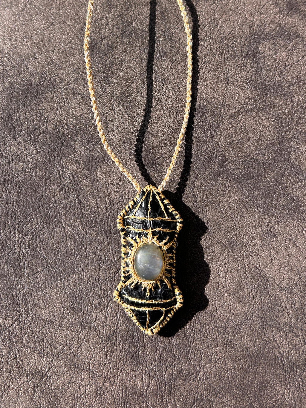 Collier en cuir véritable de la série cœur libre