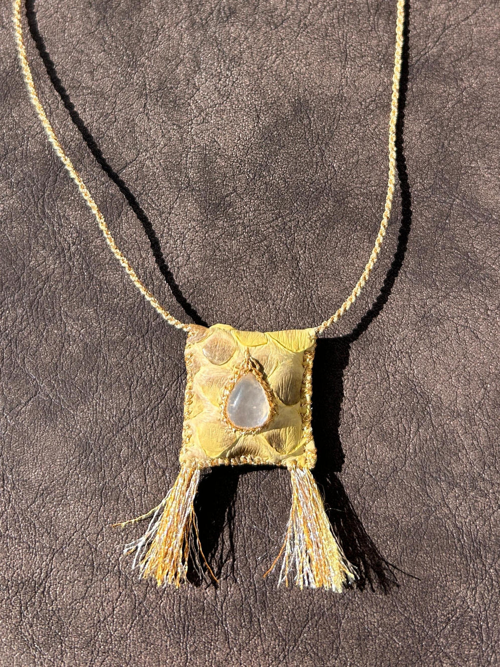 Collier en cuir véritable de la série cœur libre