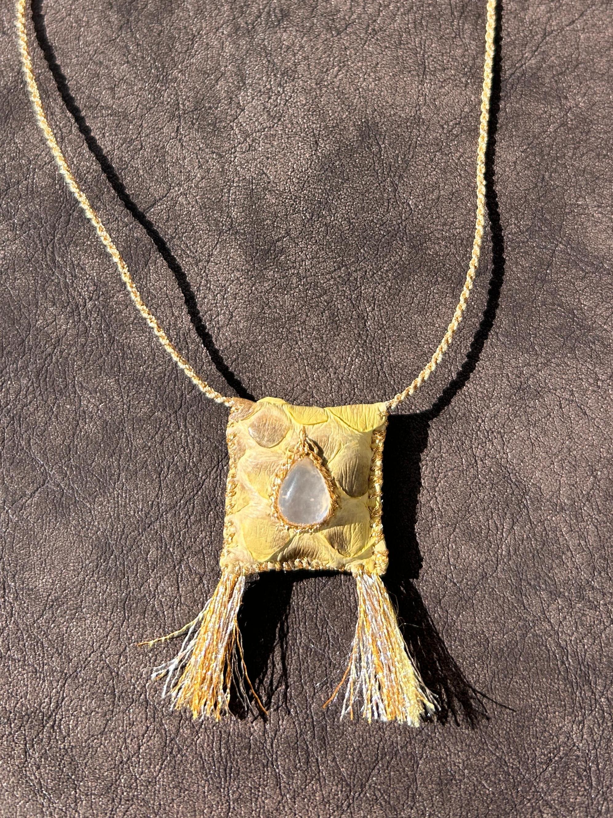 Collier en cuir véritable de la série cœur libre