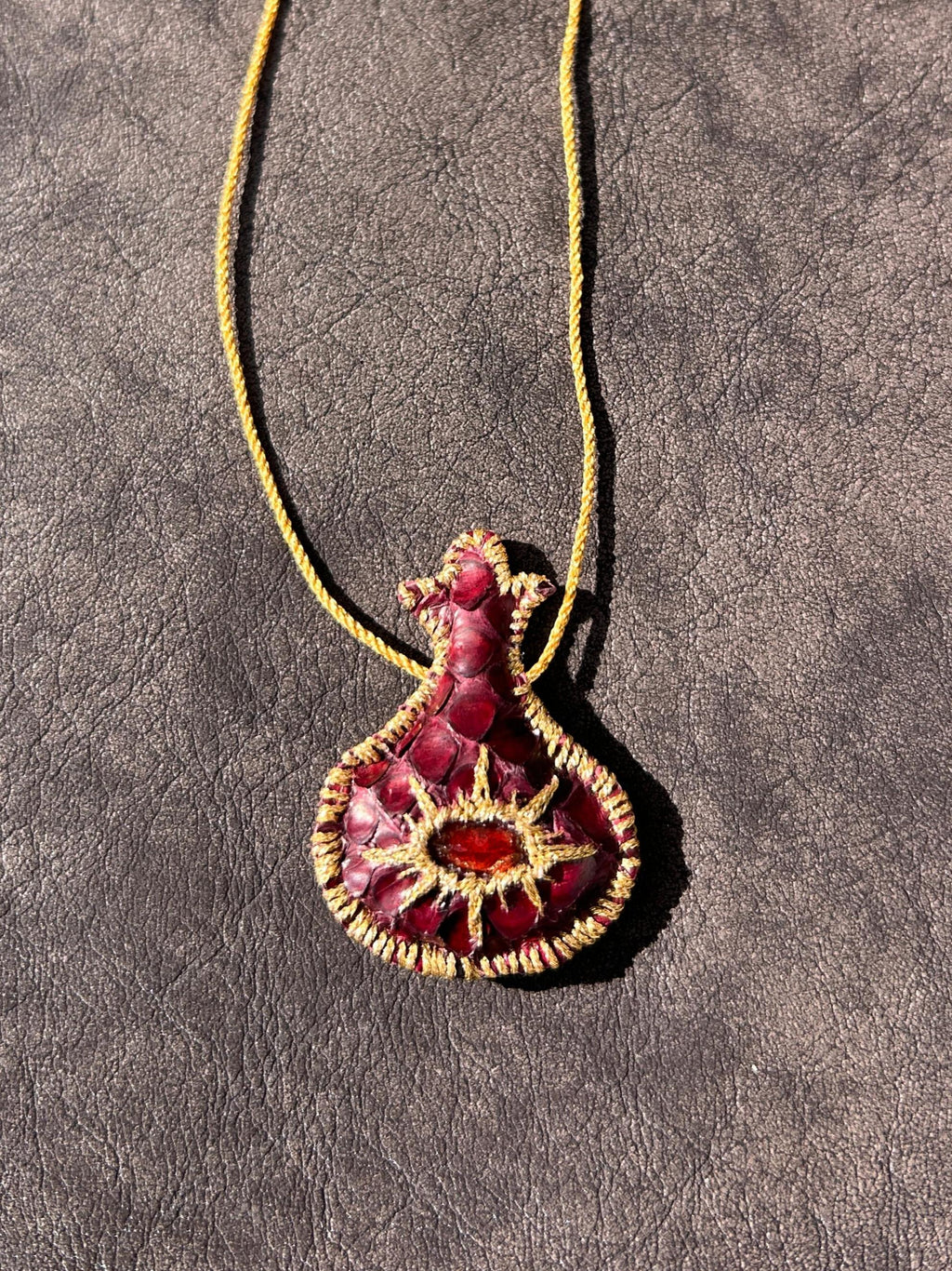 Collier en cuir véritable de la série cœur libre